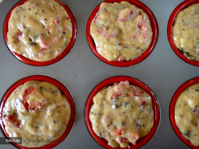 Muffins cu Zmeura, Capsuni si Ciocolata Amaruie