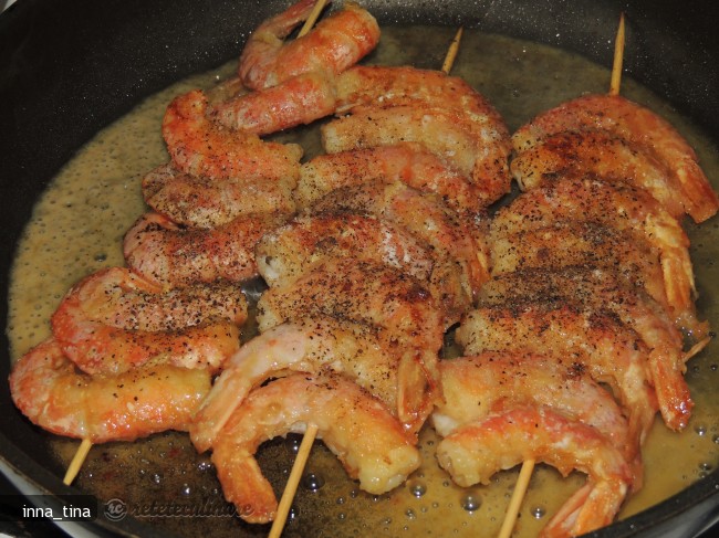Frigarui de Creveti pe Pat de Legume