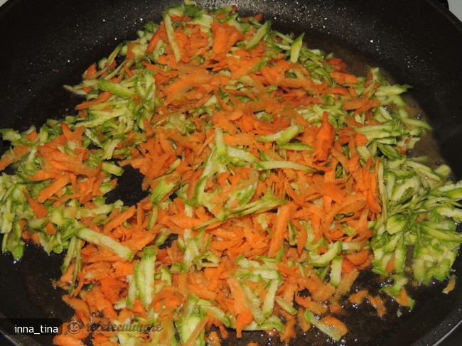 Frigarui de Creveti pe Pat de Legume