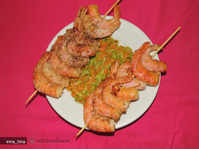 Frigarui de Creveti pe Pat de Legume