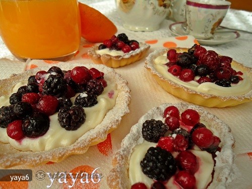 Mini Tarte cu Ricotta, Mascarpone si Fructe de Padure