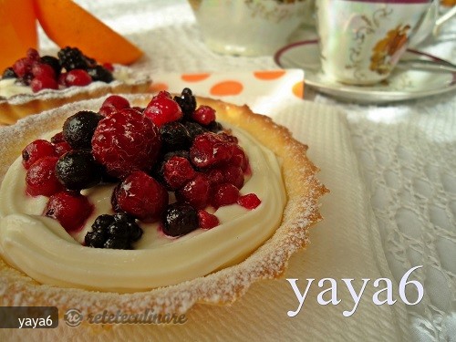 Mini Tarte cu Ricotta, Mascarpone si Fructe de Padure