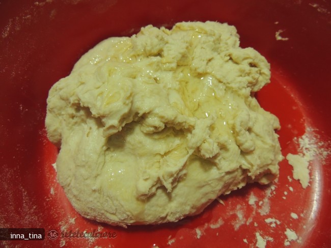 Focaccia cu Rosii,masline si Busuioc
