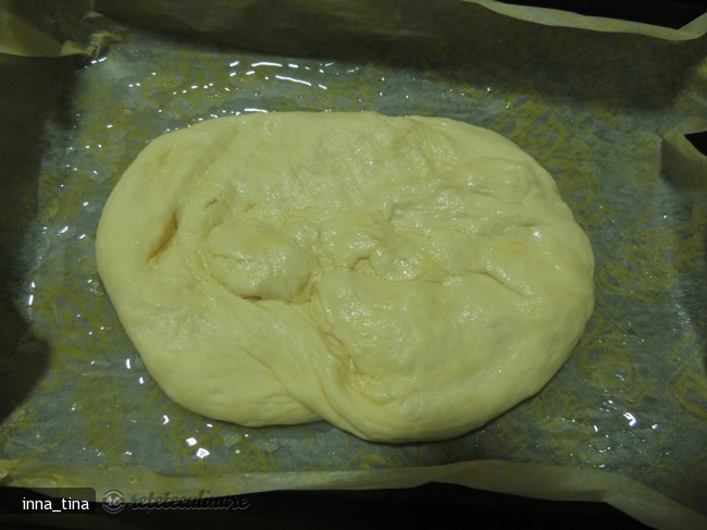 Focaccia cu Rosii,masline si Busuioc
