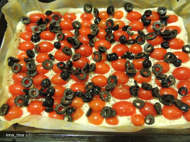 Focaccia cu Rosii,masline si Busuioc