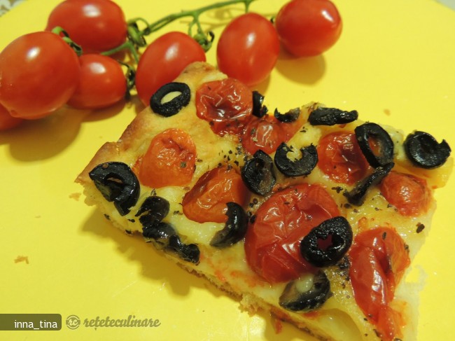 Focaccia cu Rosii,masline si Busuioc