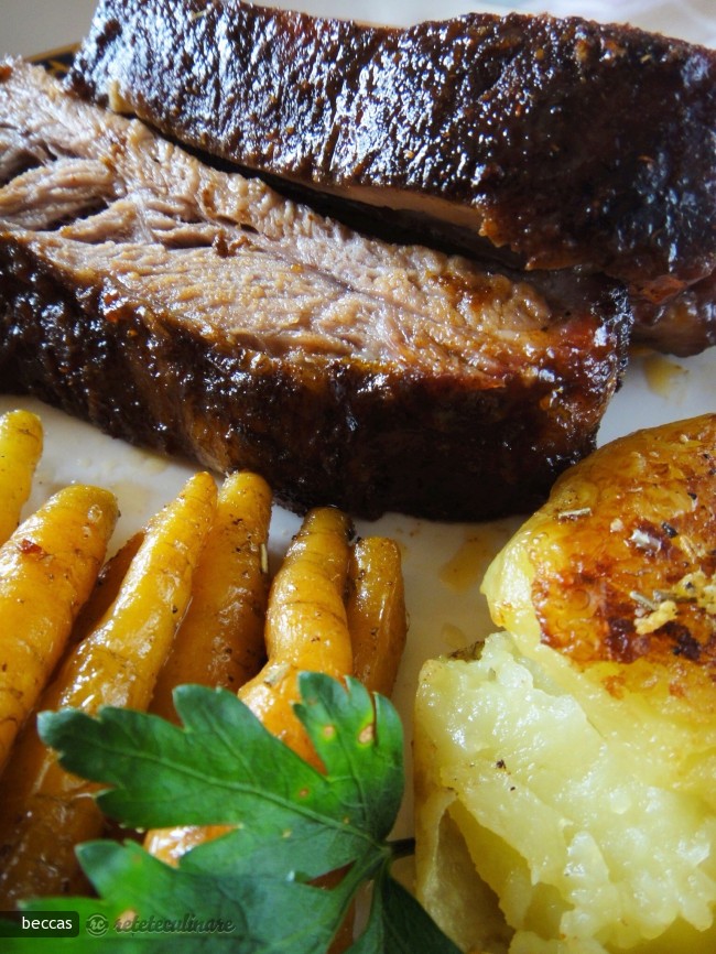 Costite de Porc Marinate, Morcovi si Cartofi Copti