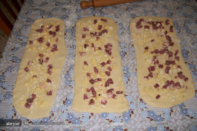 Treccia Di Pan Brioche Ripiena (Paine Impletita Umpluta)