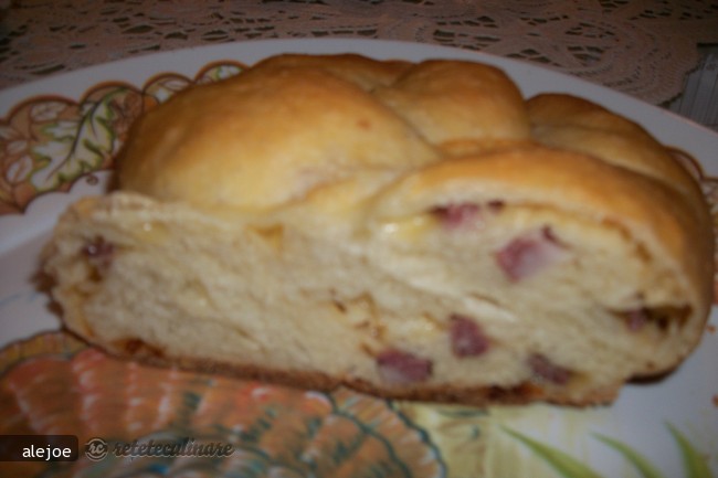 Treccia Di Pan Brioche Ripiena (Paine Impletita Umpluta)