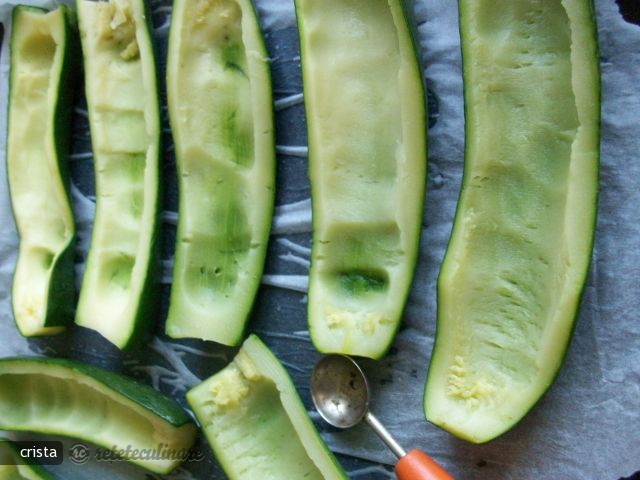 Dovlecei/Zucchini Umpluti cu Ton