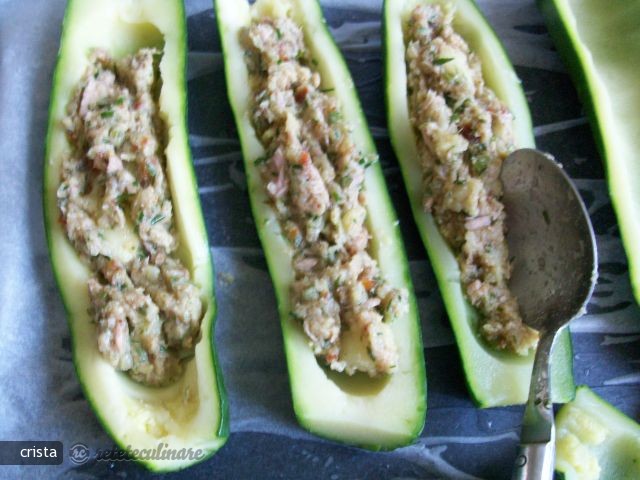 Dovlecei/Zucchini Umpluti cu Ton