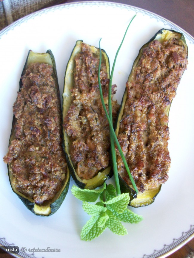 Dovlecei/Zucchini Umpluti cu Ton