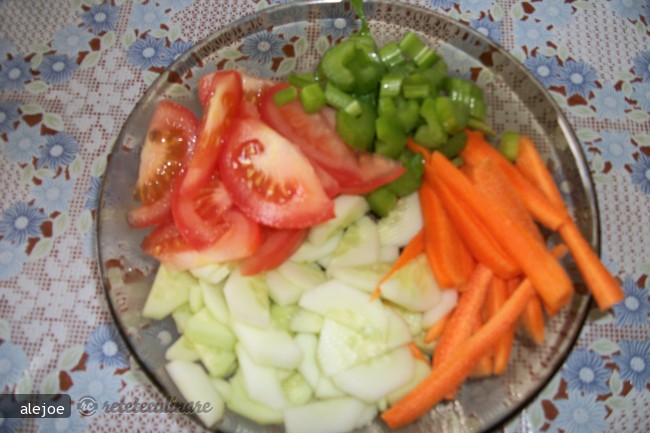 Salata cu Pui - Pranz Delicios de Vara