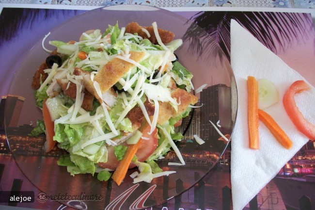 Salata cu Pui - Pranz Delicios de Vara