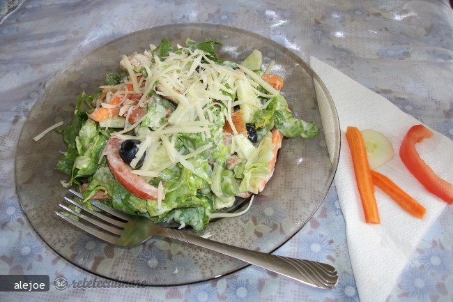 Salata cu Pui - Pranz Delicios de Vara