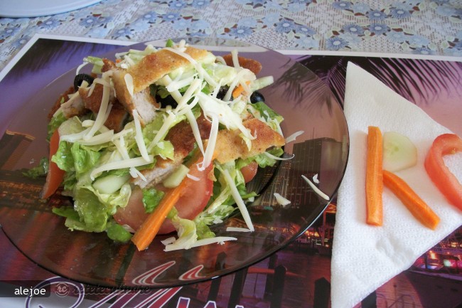 Salata cu Pui - Pranz Delicios de Vara