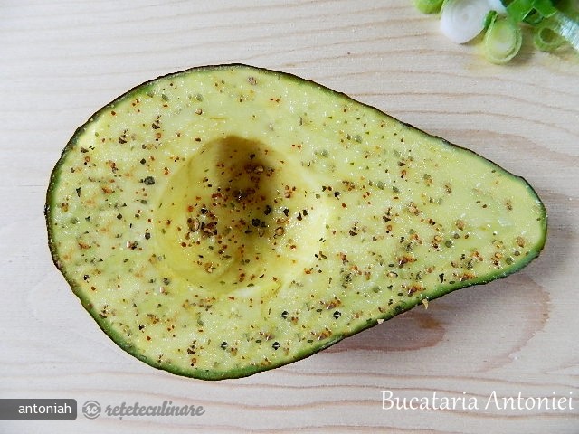 Mic Dejun cu Avocado si Branza Albastra