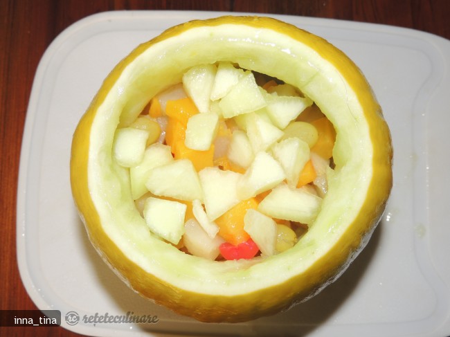 Pepene Galben Umplut cu Fructe