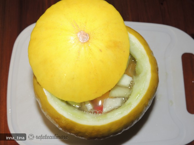 Pepene Galben Umplut cu Fructe