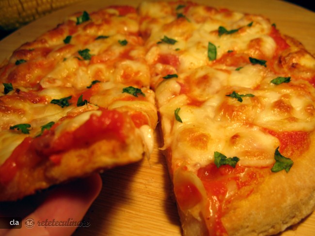 George Eliot Lujoso Ligadura Pizza Buna cu Aluat Pufos | Mancaruri cu carne | Reteteculinare.RO