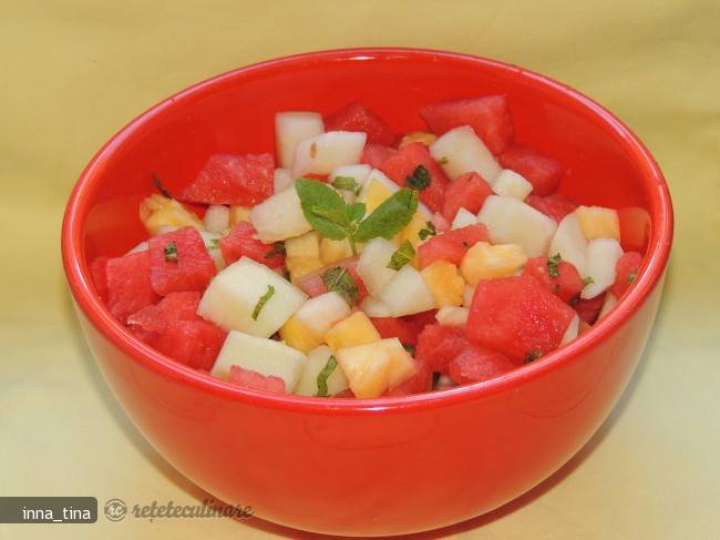 Salata de Fructe cu Menta