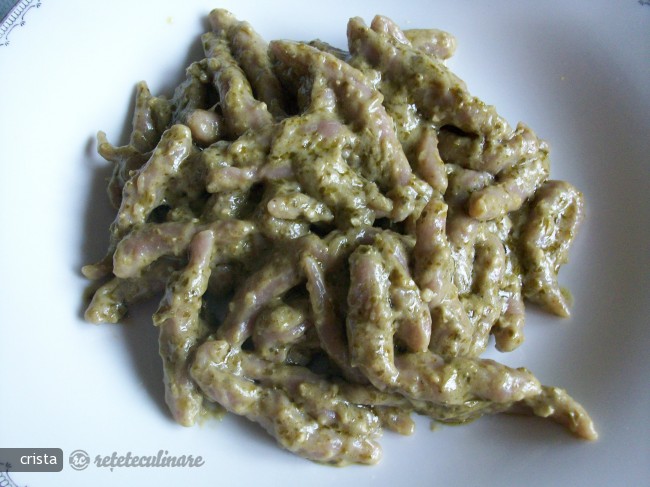 Trofie din Faina de Castane cu Pesto de Busuioc