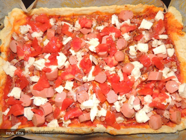 Pizza cu Pancetta si Wurstel