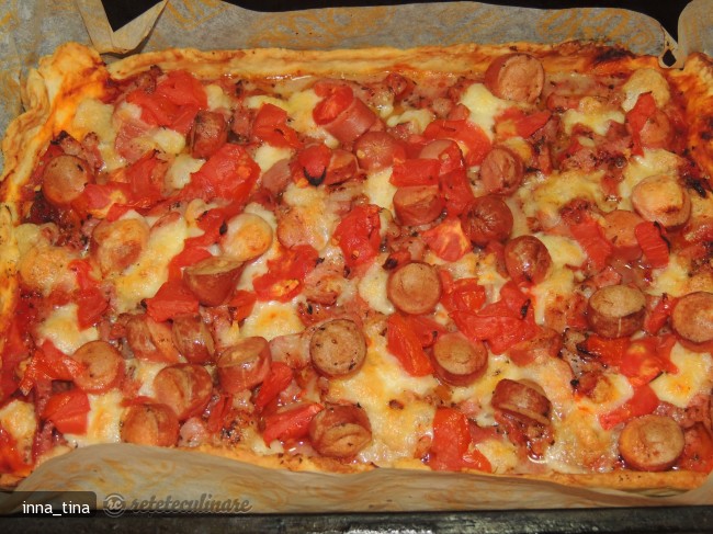 Pizza cu Pancetta si Wurstel