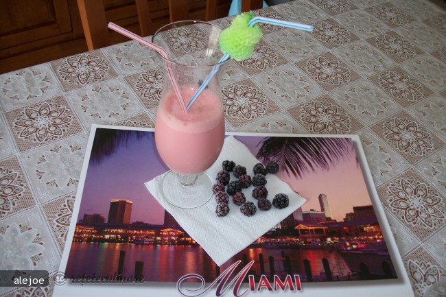 Smoothie cu Pepene Rosu