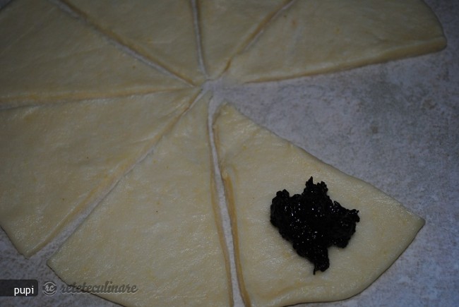 Cornulete cu Magiun din Aluat Fraged
