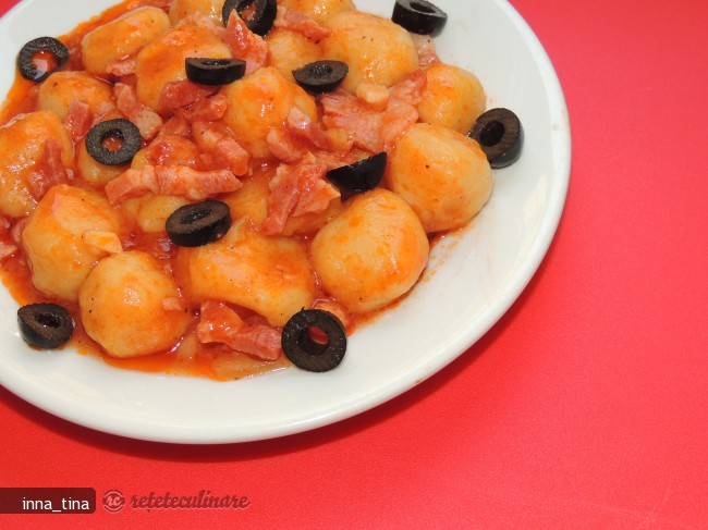 Gnocchi din Vinete cu Sos de Rosii