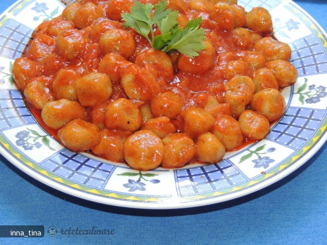 Gnocchi din Vinete cu Sos de Rosii