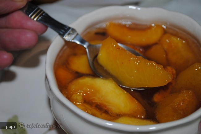 Compot de Piersici `pe Zahar`