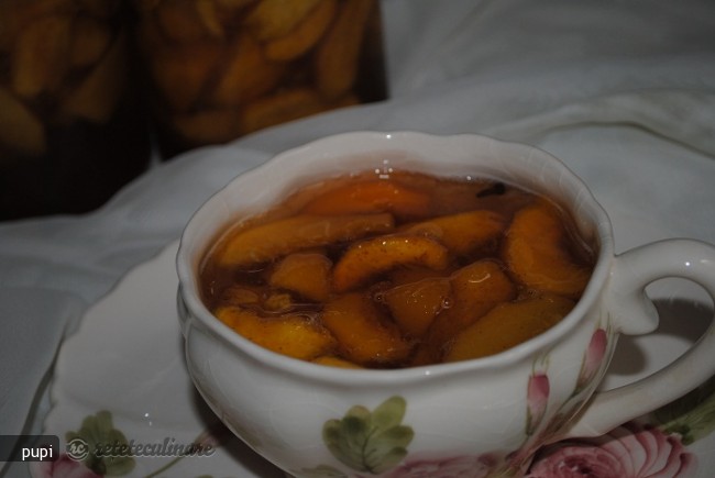 Compot de Piersici `pe Zahar`