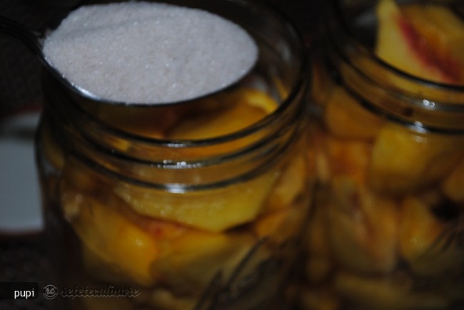 Compot de Piersici `pe Zahar`