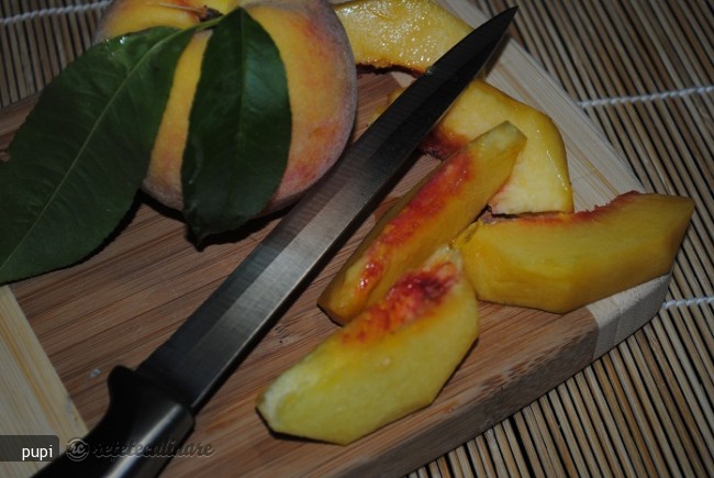 Compot de Piersici `pe Zahar`