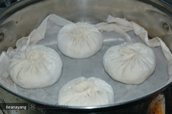 Baozi cu Umplutura de Carne si Varza