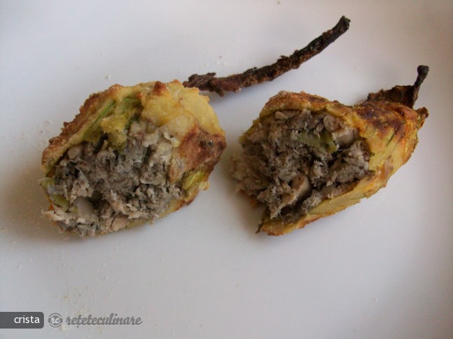 Floare de Dovleac Umpluta cu Macrou in Supa Crema de Rosii