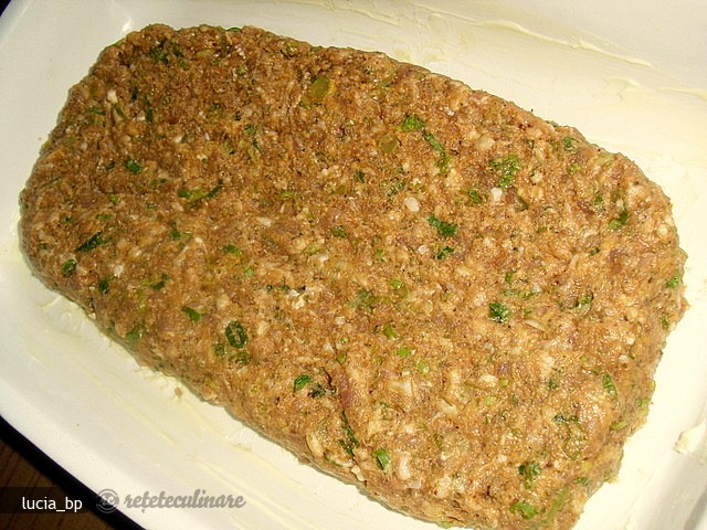 Carne Tocata in Crusta cu Legume in Sos