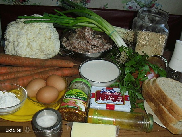 Carne Tocata in Crusta cu Legume in Sos