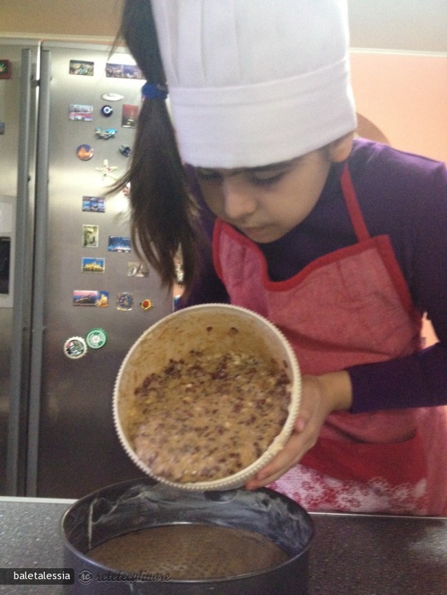 Tort de Merisoare si Alune de Padure