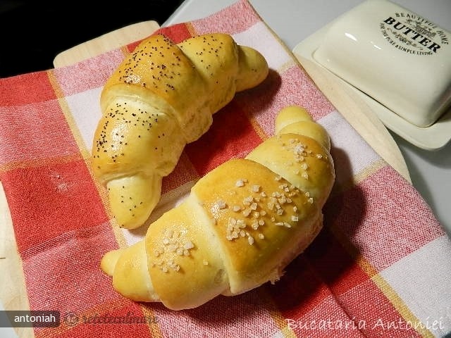 Cornuri cu sare, cornuri cu mac (reteta bunicii)