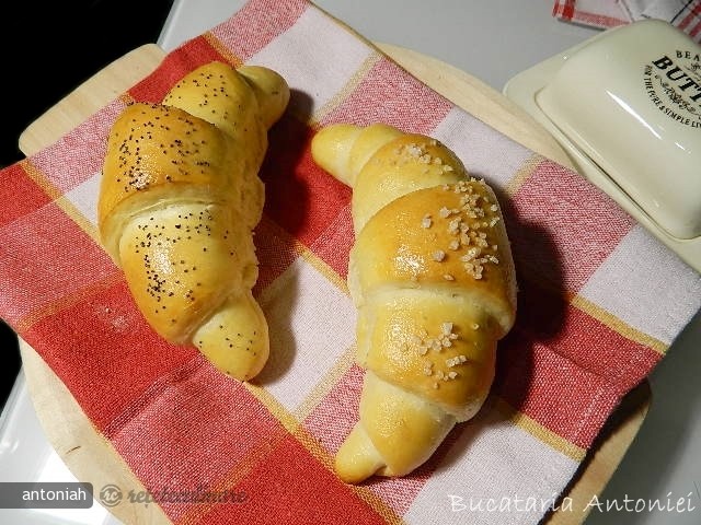 Cornuri cu sare, cornuri cu mac (reteta bunicii)