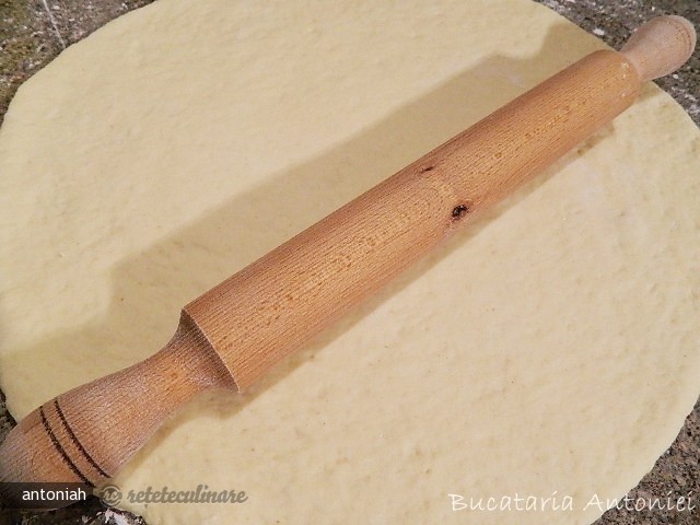 Cornuri cu sare, cornuri cu mac (reteta bunicii)