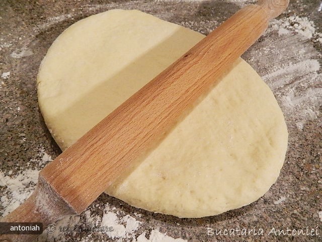 Cornuri cu sare, cornuri cu mac (reteta bunicii)