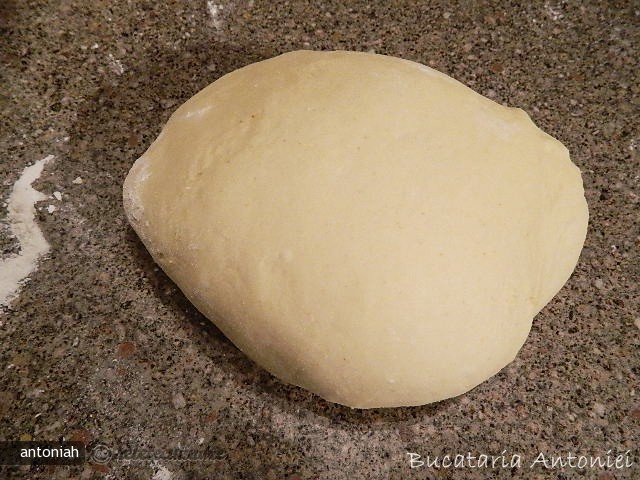 Cornuri cu sare, cornuri cu mac (reteta bunicii)