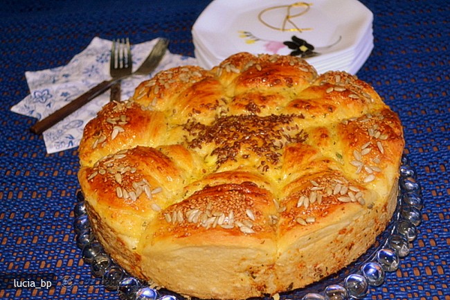 Placinta Rasucita cu Branza, din Aluat cu Urda