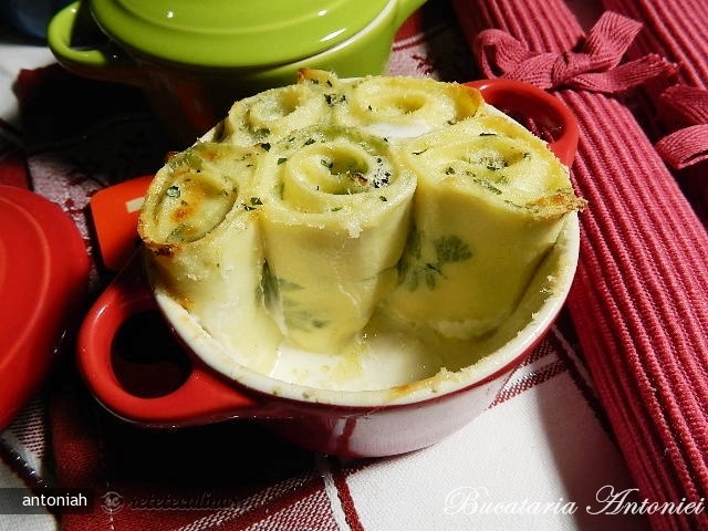 Buchet de paste (Homemade laminated parsley pasta)