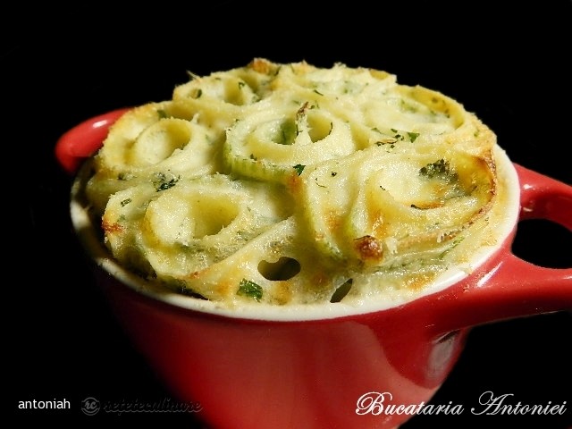 Buchet de paste (Homemade laminated parsley pasta)