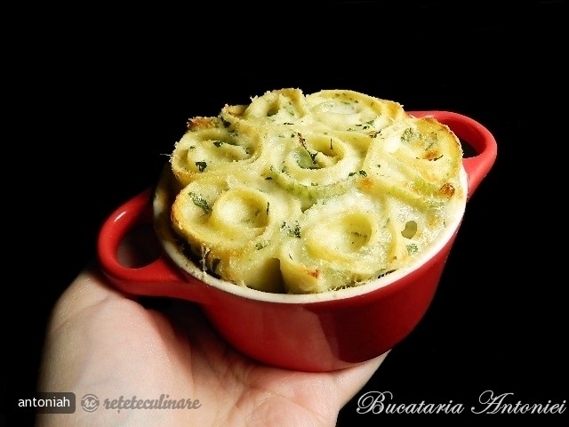 Buchet de paste (Homemade laminated parsley pasta)